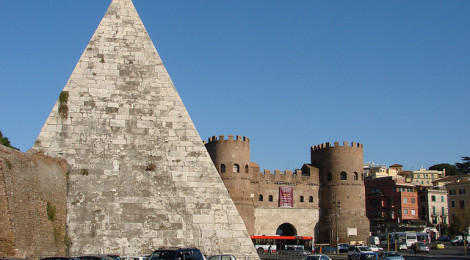 "2006-12-17 12-22 Rom 369 Piramide di Cajo Gestio" di Allie_Caulfield (wm_archiv), su Flickr