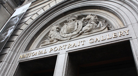 "National Portrait Gallery entrance" di quite peculiar, su Flickr (Licenza CC)