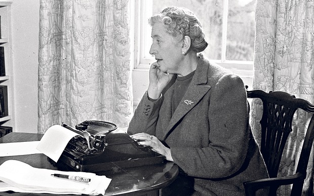 Agatha Christie nella sua casa londinese