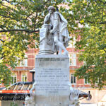 Statua di Shakespeare in Leicester Square, Londra 