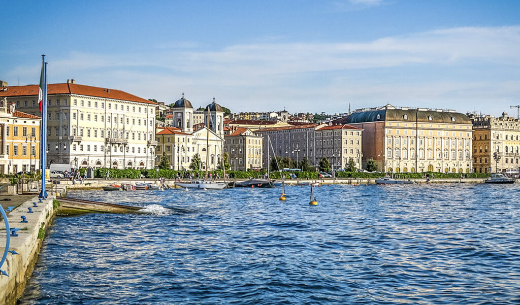 Trieste, fronte mare 