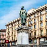 Statua a Parini, Milano