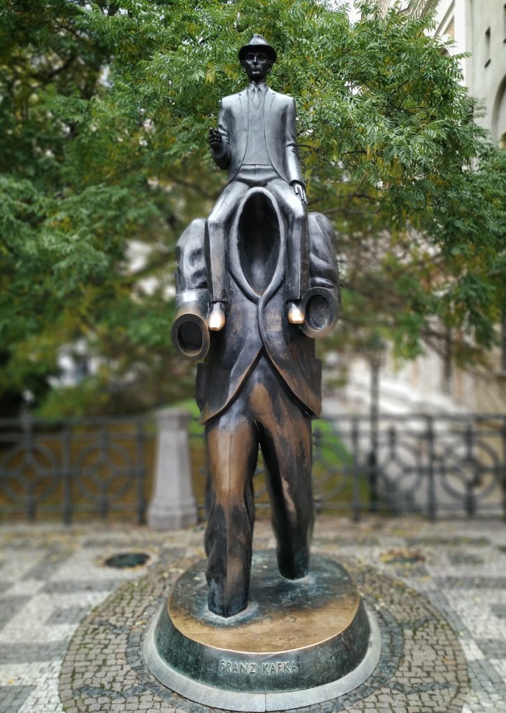 Statua di Kafka, opera di Jaroslav Rona