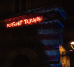 Luci d'artista a Trieste, scritta "Night Town"