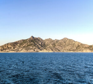 Isola di Montecristo vista dal mare
